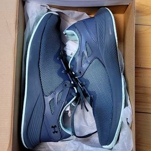 BNIB Womens size 6 Under Armour Charged Breath TR2 Lux running shoes